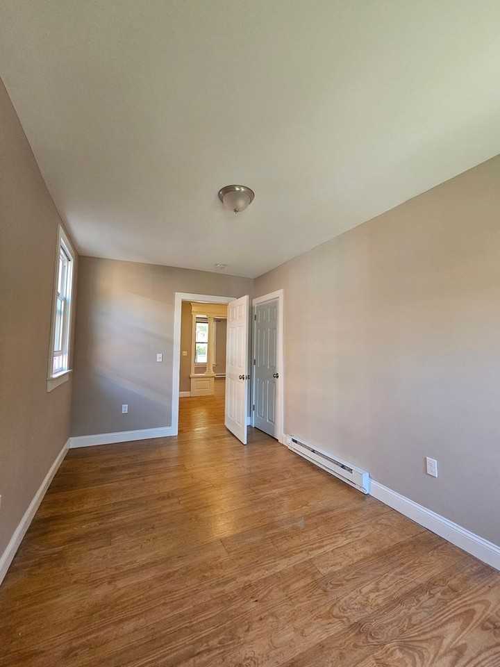 320 W Main St - Photo 7 of 10
