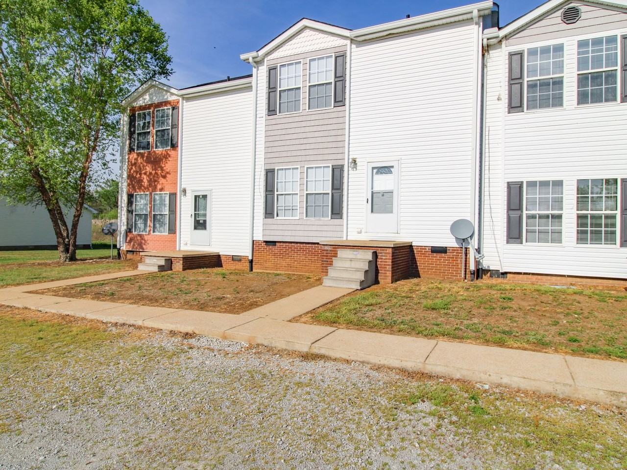 124 Meadows Ln - Photo 3 of 20