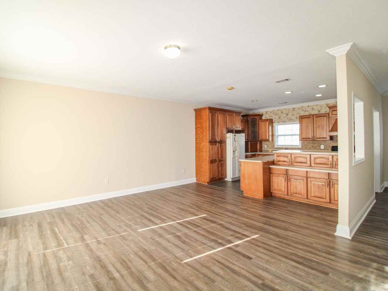 124 Meadows Ln - Photo 4 of 20