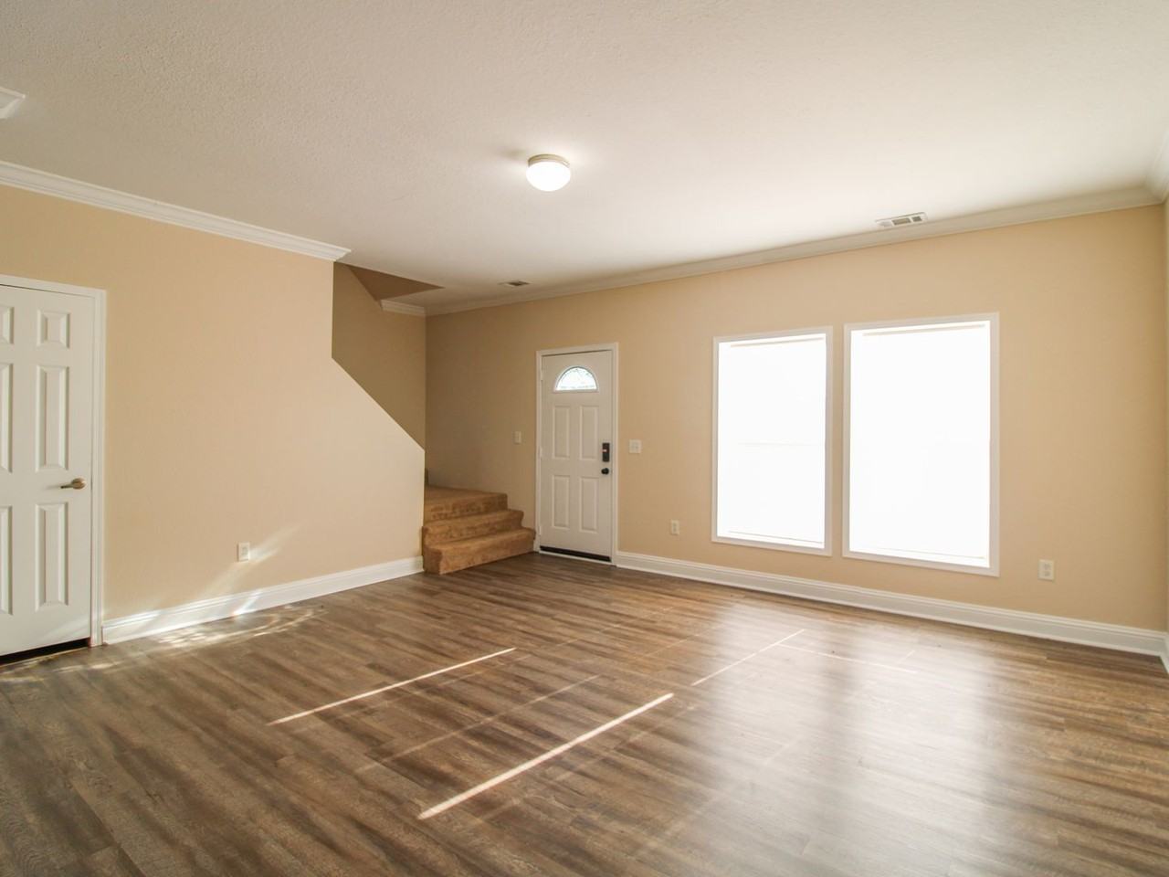 124 Meadows Ln - Photo 5 of 20