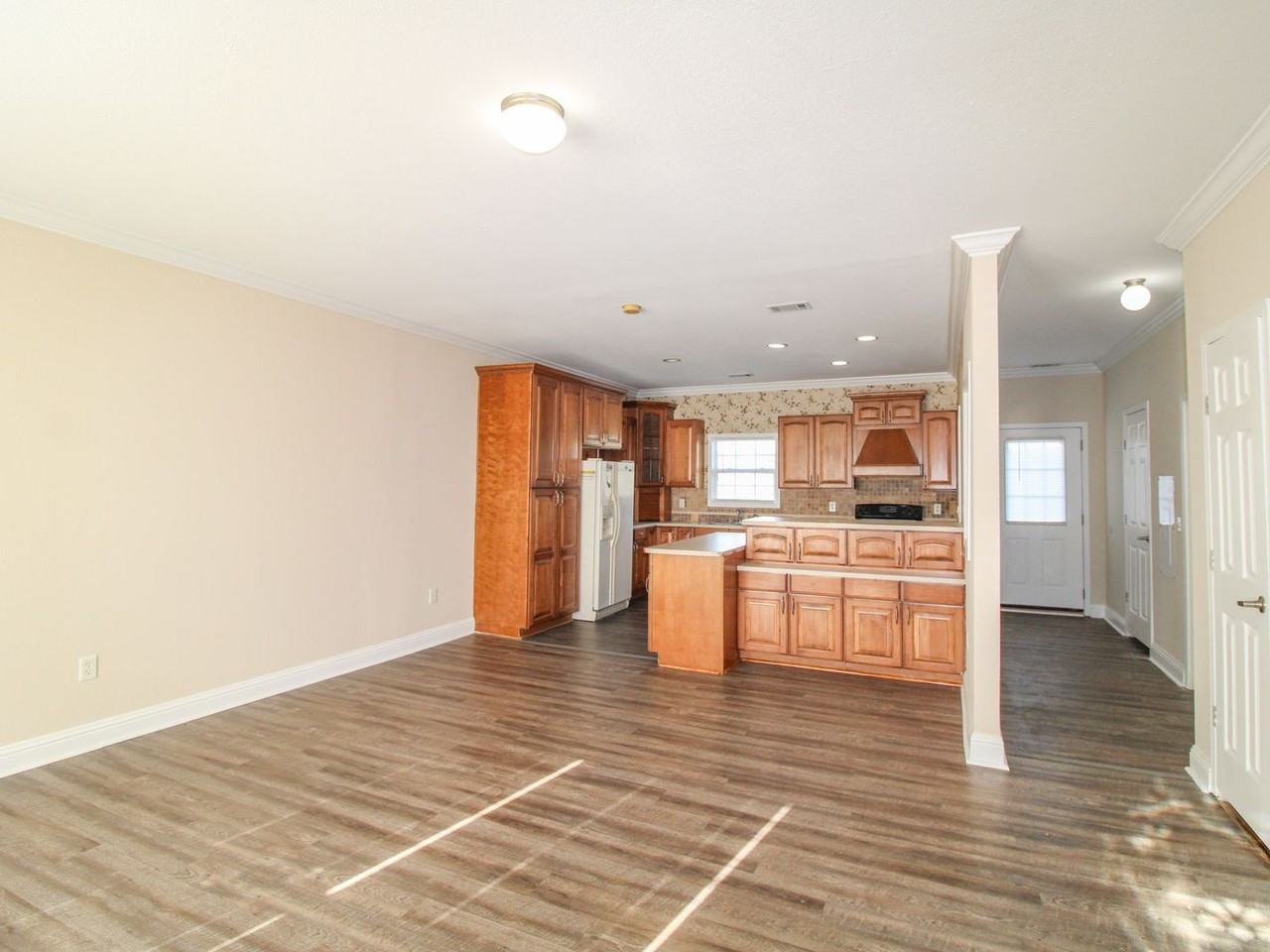124 Meadows Ln - Photo 6 of 20