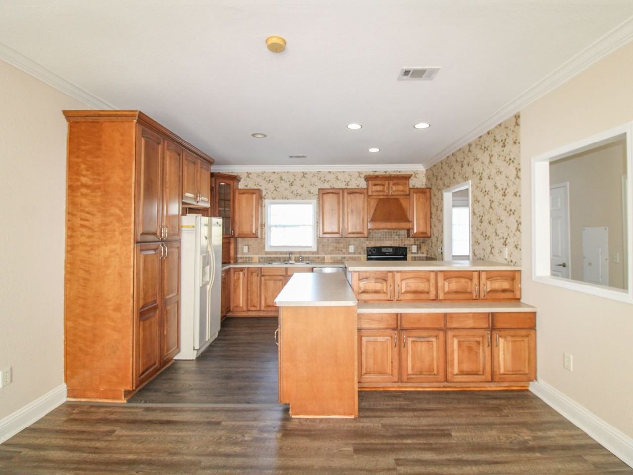 124 Meadows Ln - Photo 7 of 20