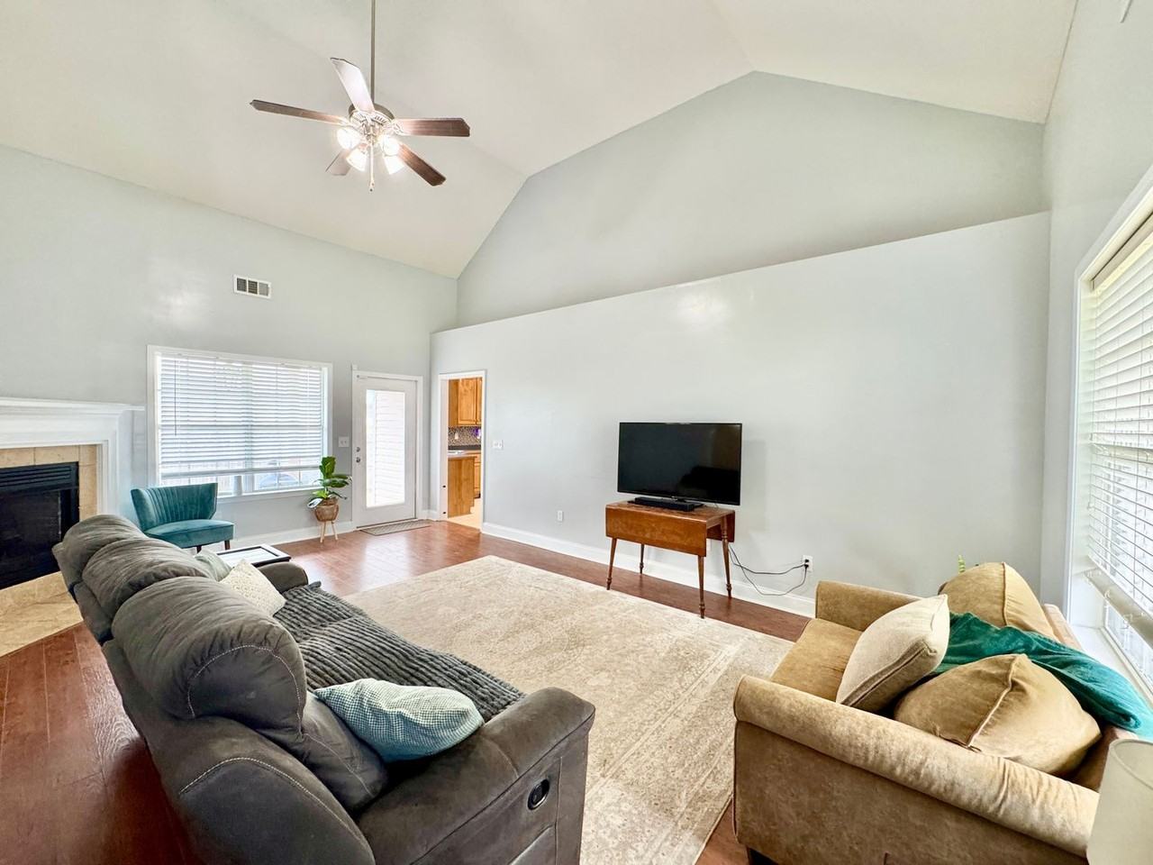 508 Covington Cv - Photo 3 of 31