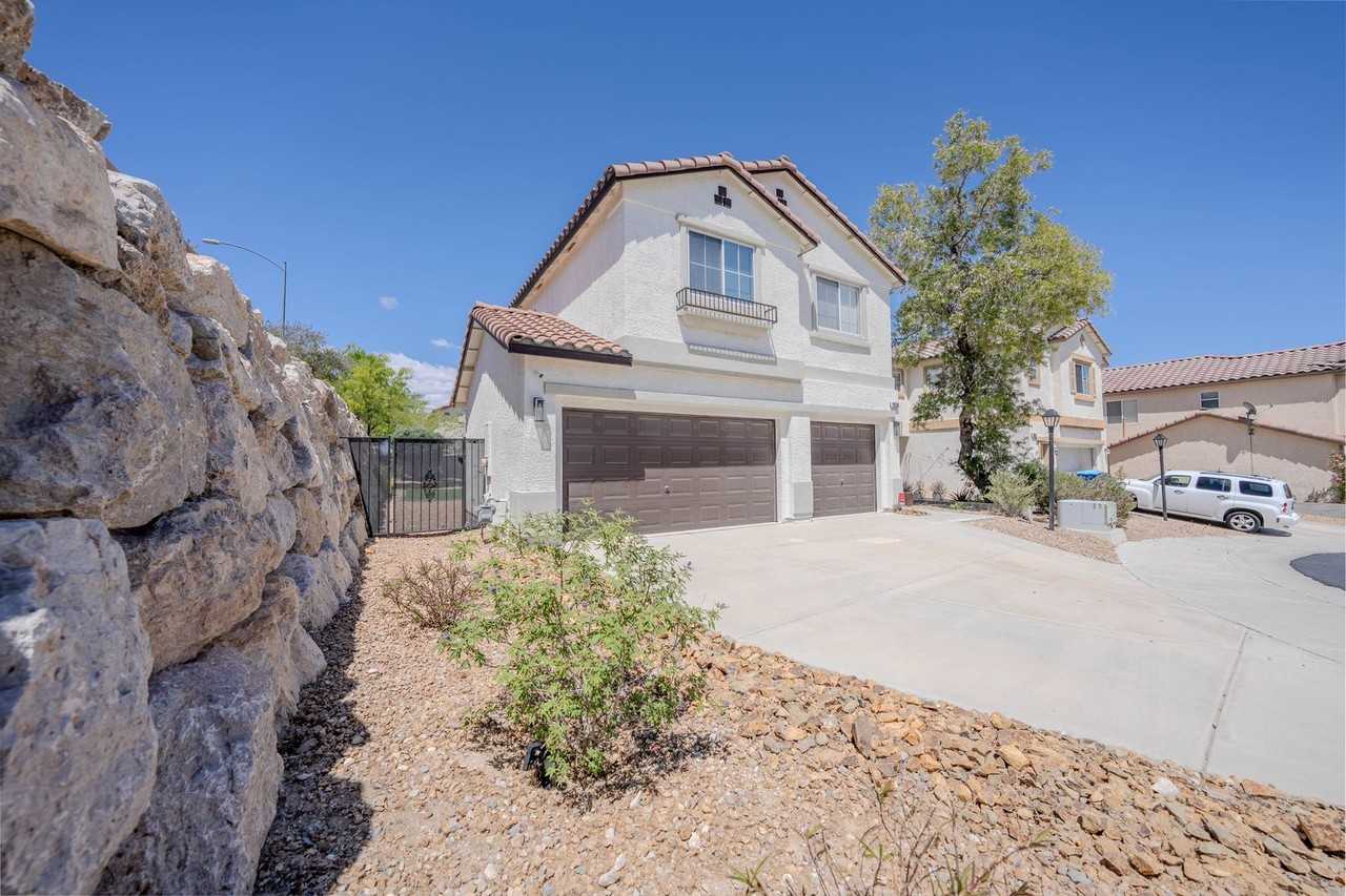 10536 Grand Wash Ct - Photo 3 of 48