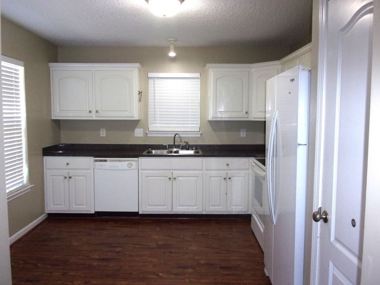 529 Whitner St - Photo 4 of 17