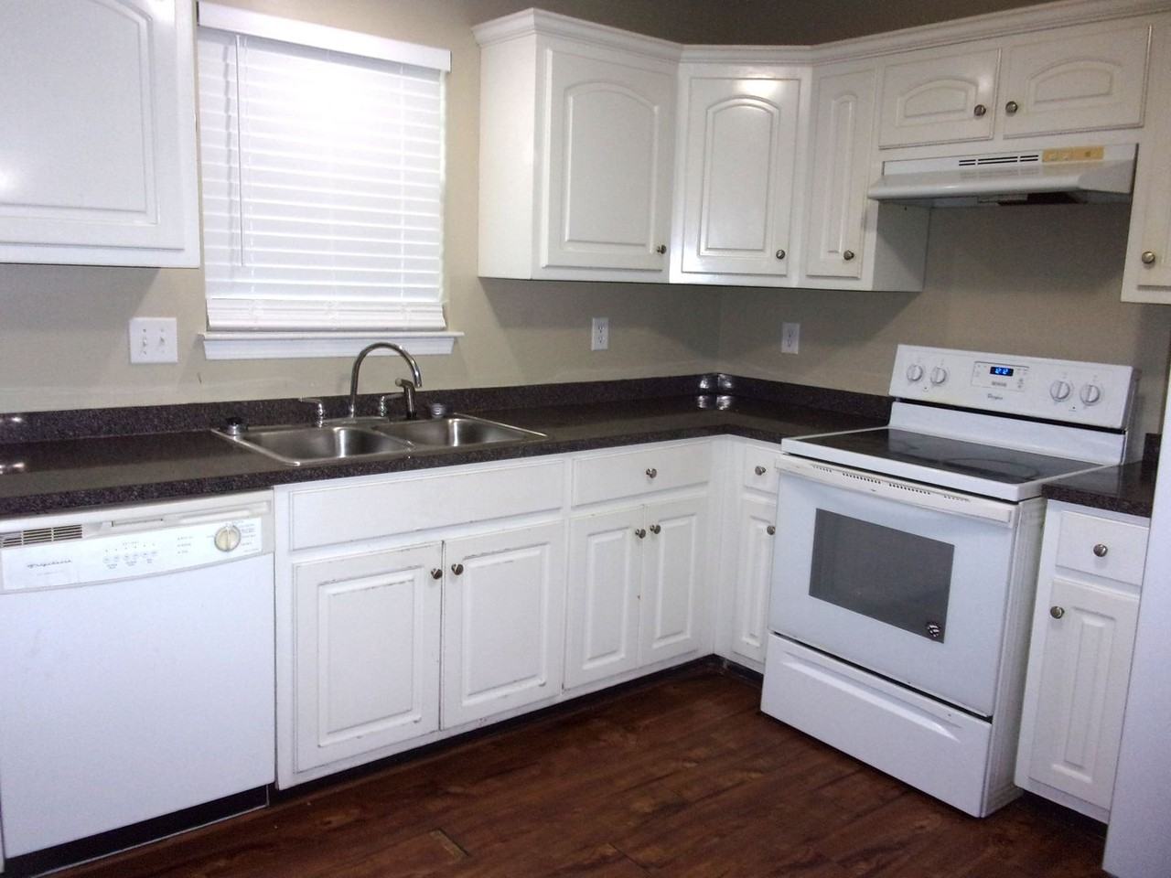 529 Whitner St - Photo 5 of 17