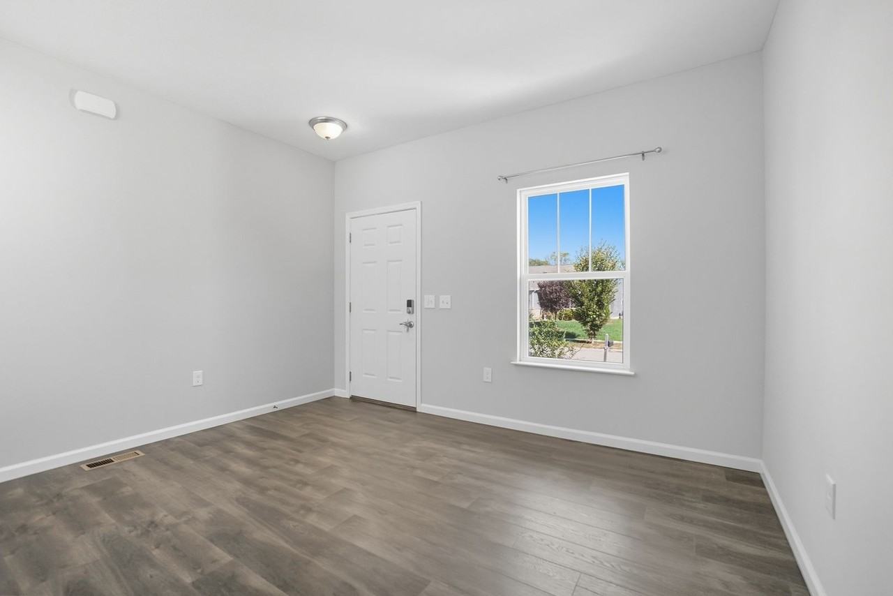 5089 Jessica Suzanne Dr - Photo 2 of 45