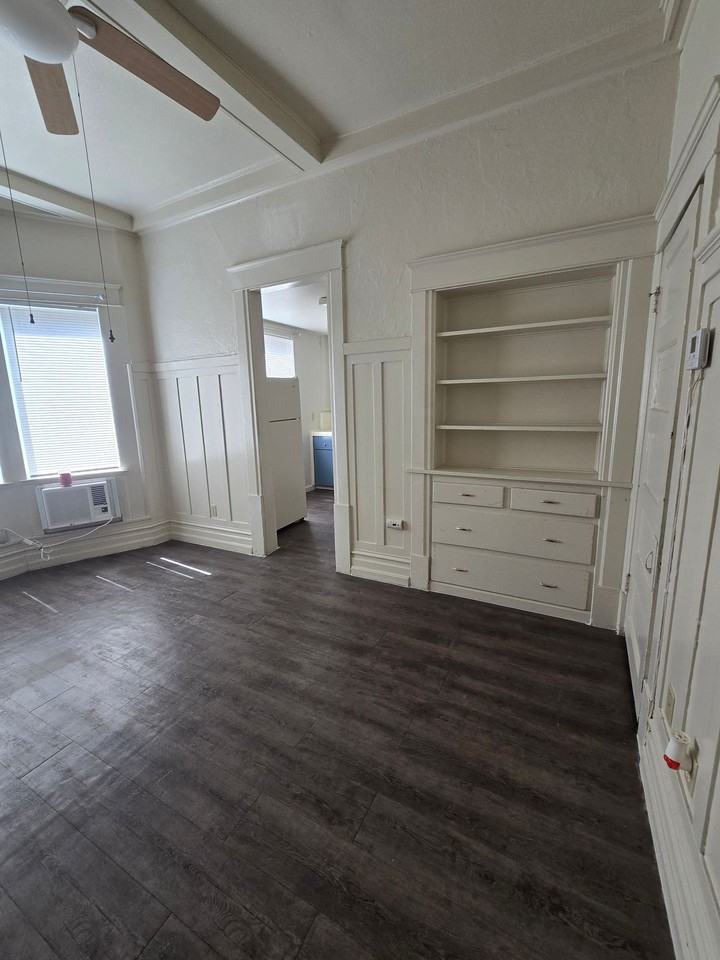 230 W 21st St - Photo 3 of 14