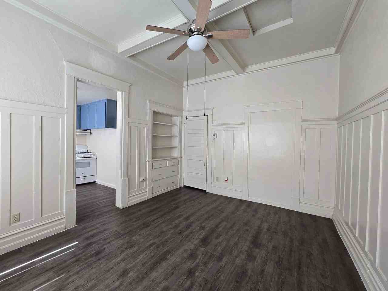 230 W 21st St - Photo 4 of 14