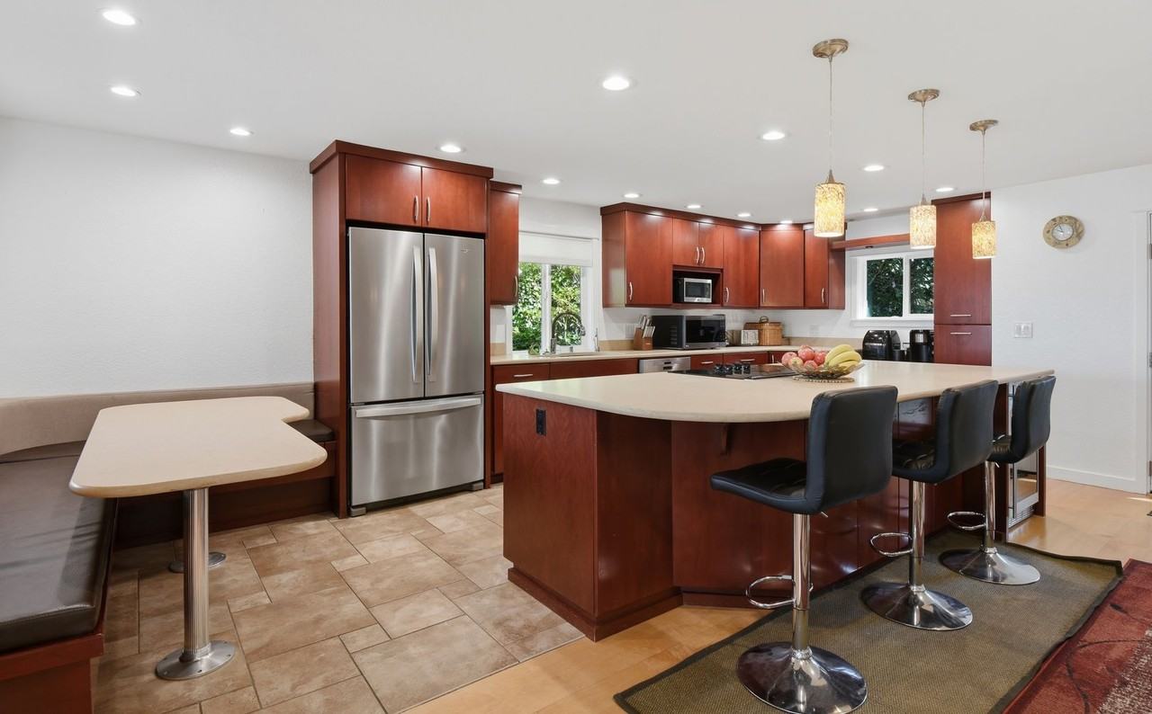 12704 Holmes Point Dr Ne - Photo 4 of 21