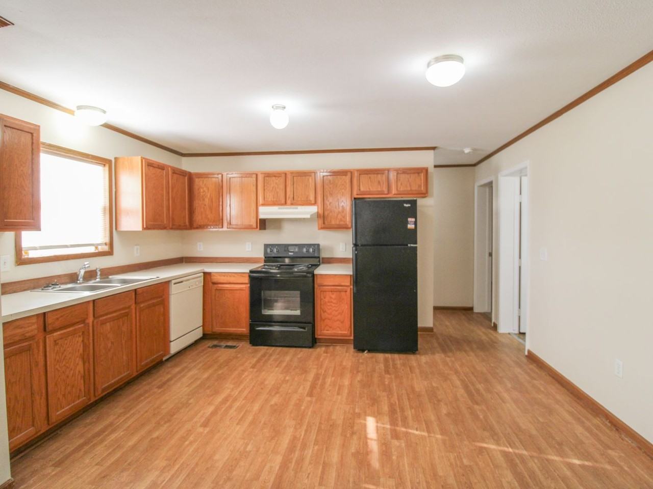 130 Meadows Ln - Photo 6 of 24