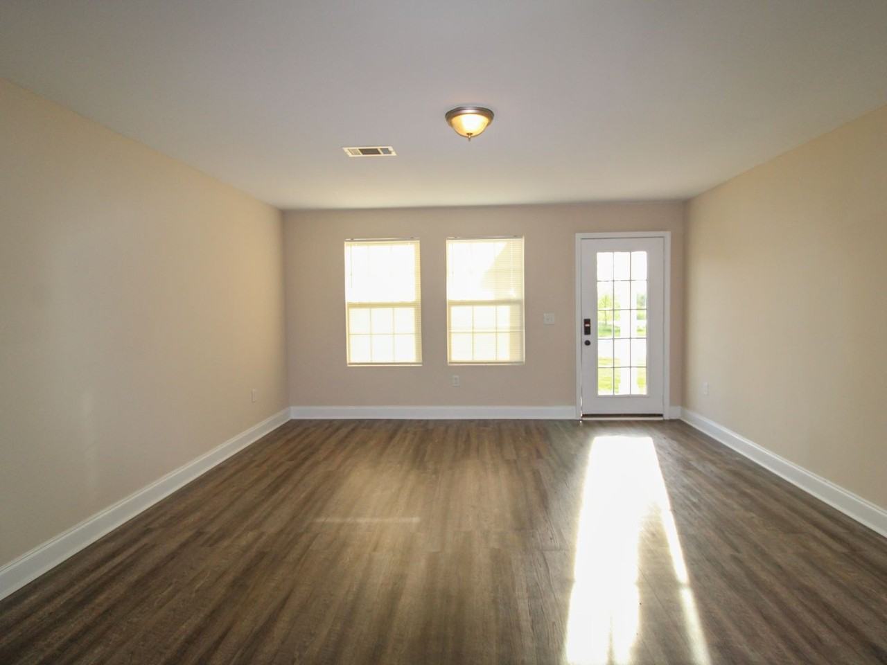 140 Meadows Ln - Photo 4 of 21