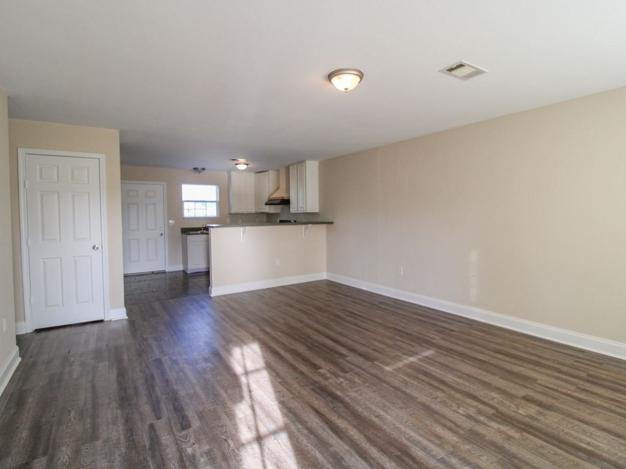 140 Meadows Ln - Photo 5 of 21