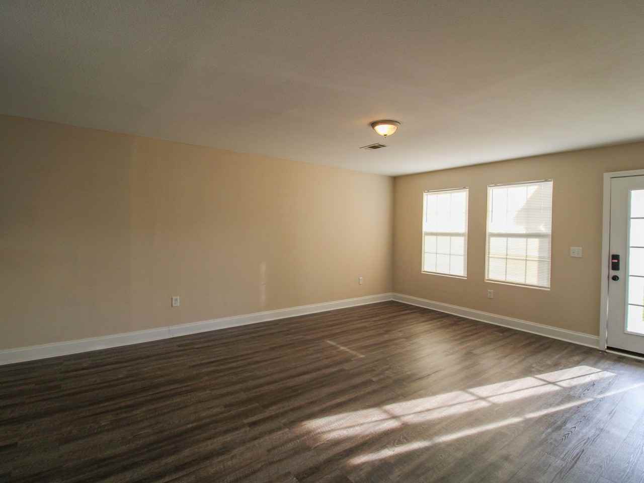 140 Meadows Ln - Photo 6 of 21