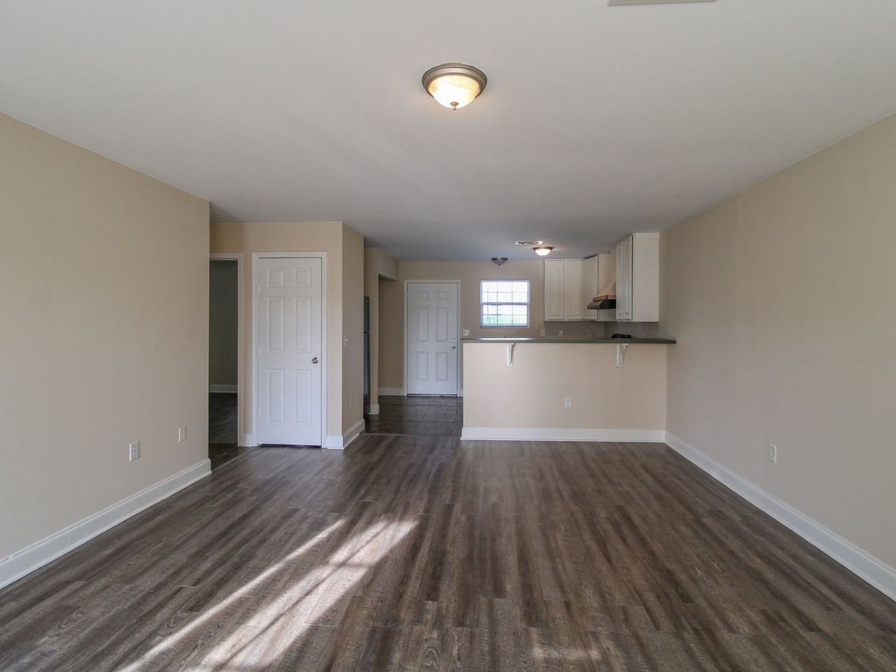 140 Meadows Ln - Photo 7 of 21
