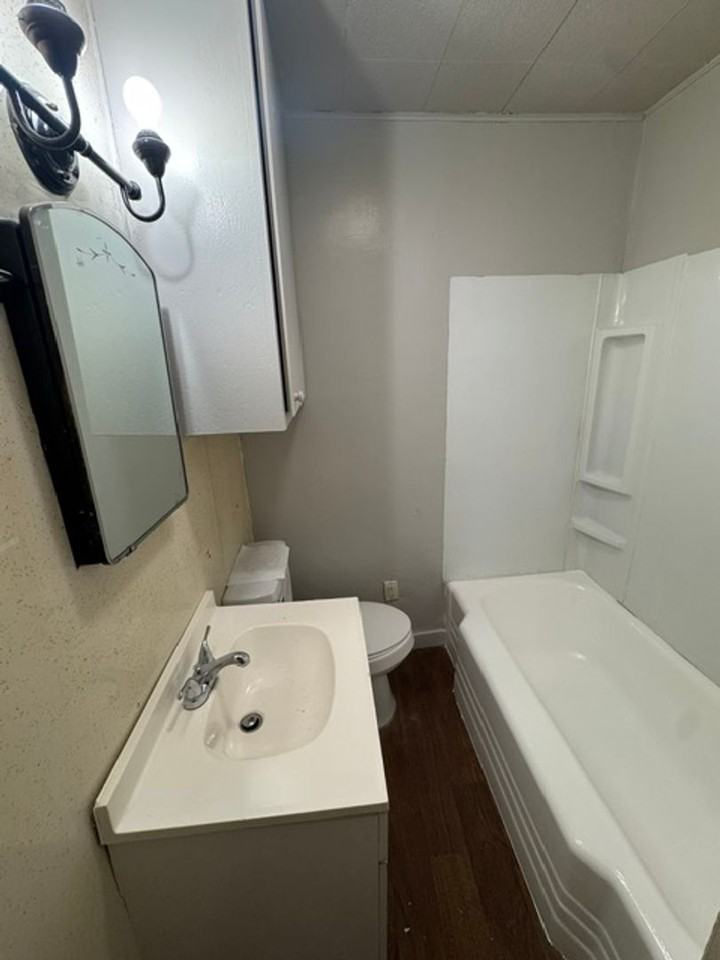 5421 Webster St - Photo 7 of 7