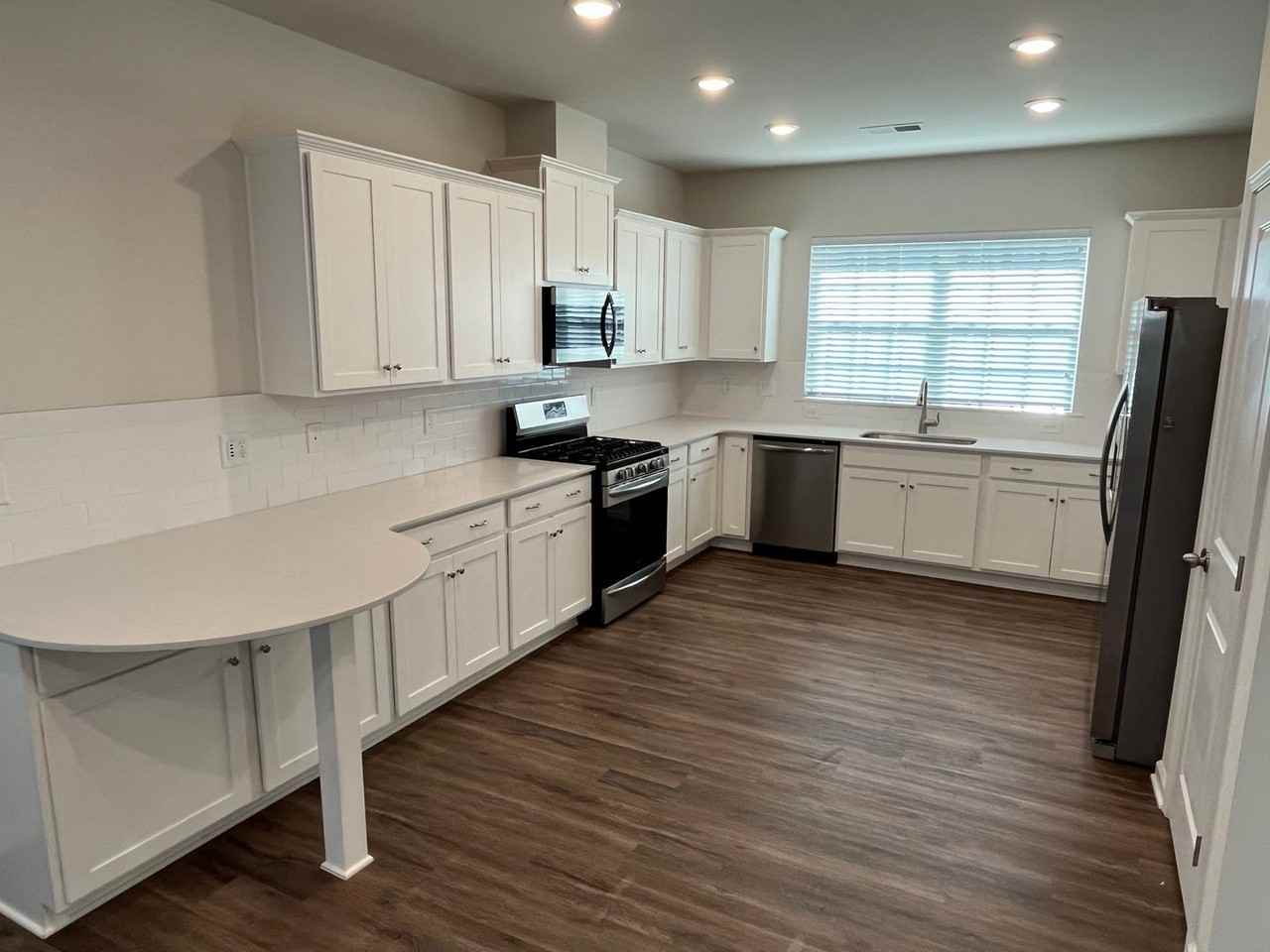 1037 Bunker Hill Rd - Photo 4 of 28