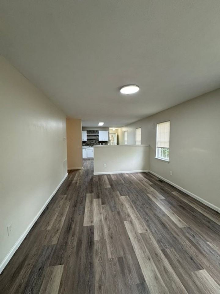 1315 Corbett St - Photo 2 of 15