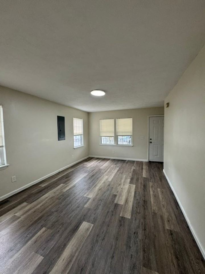 1315 Corbett St - Photo 3 of 15