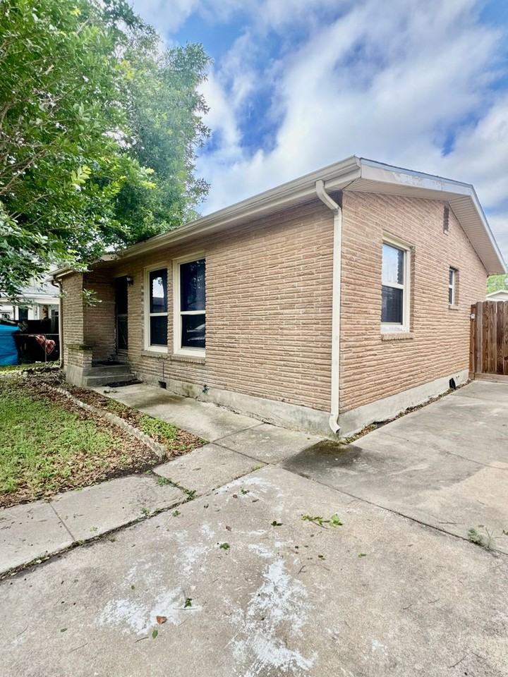 2709 Milo St - Photo 3 of 28