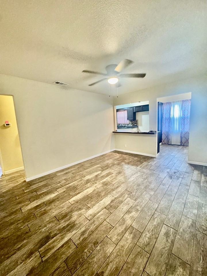2709 Milo St - Photo 4 of 28