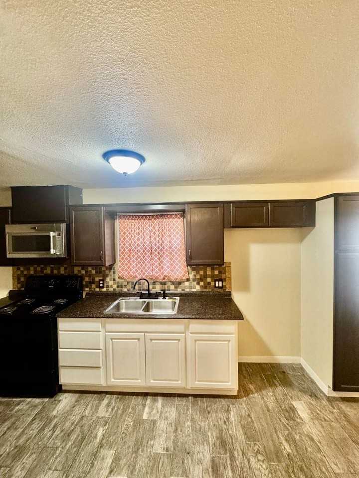 2709 Milo St - Photo 3 of 28