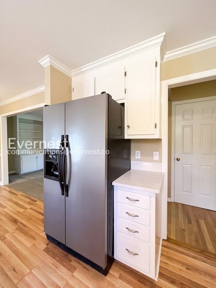 1203 Countryside Rd - Photo 4 of 32