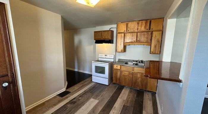 1303 N Gladstone Ave - Photo 4 of 12