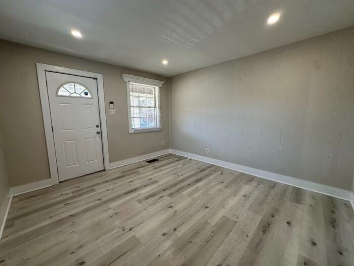 3540 E Vermont St - Photo 2 of 8