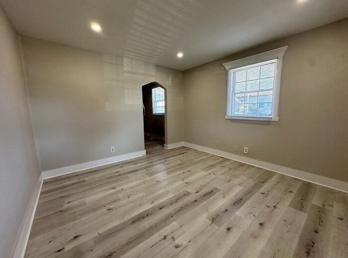 3540 E Vermont St - Photo 3 of 8