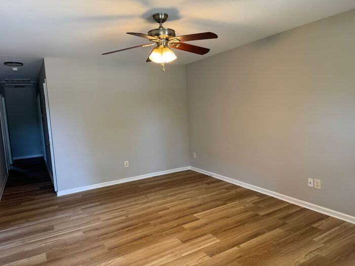 2212 S Ridge Ave - Photo 2 of 9