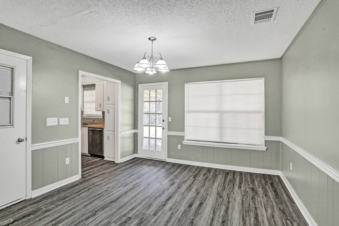 4615 Sherbrook Dr - Photo 3 of 12