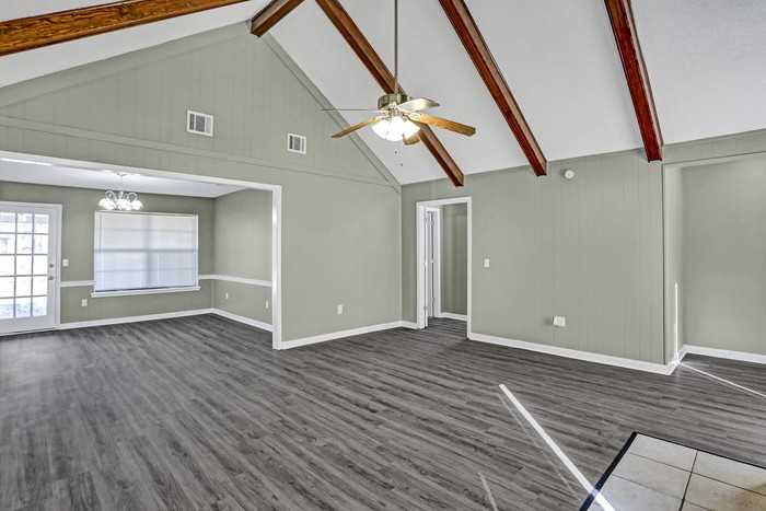 4615 Sherbrook Dr - Photo 6 of 12
