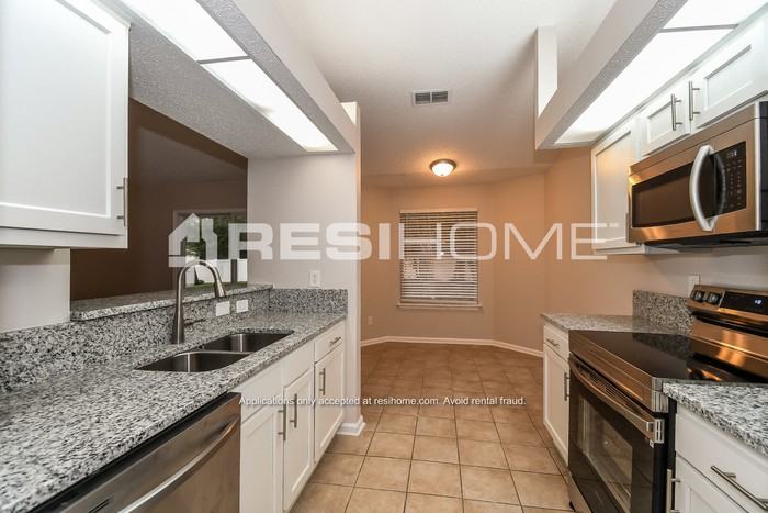 11810 Cherry Bark Dr W - Photo 3 of 24