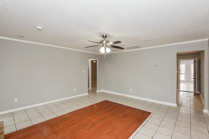 619 Larry Dr - Photo 4 of 10