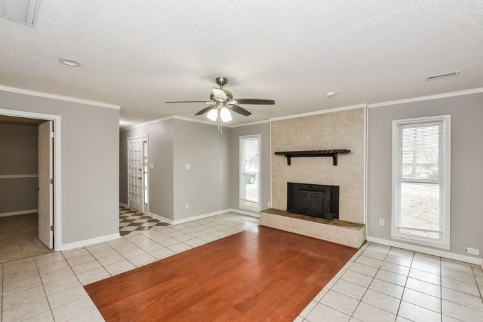 619 Larry Dr - Photo 5 of 10