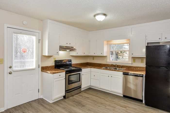 112 Becky Ln - Photo 7 of 13