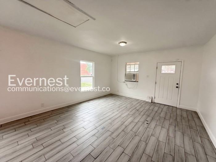 1402 Avenue E - Photo 2 of 25