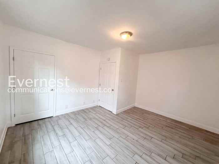 1402 Avenue E - Photo 7 of 25