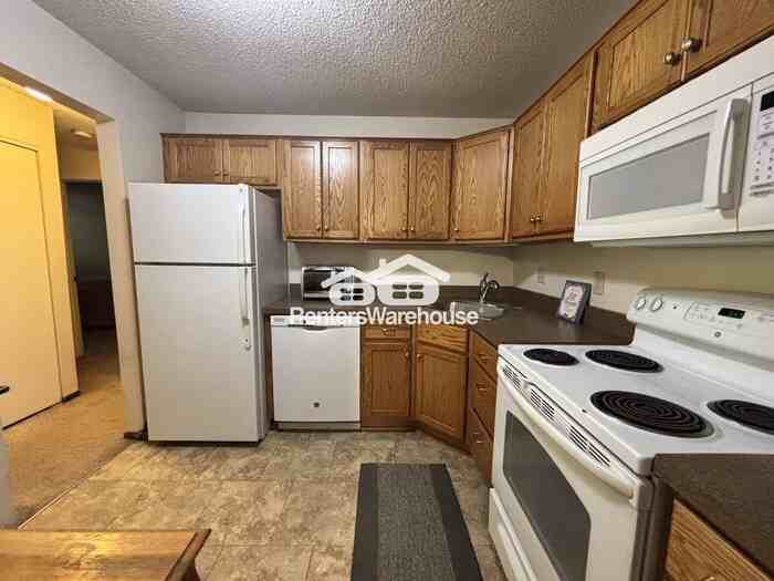 1700 Four Oaks Rd #124 - Photo 3 of 18