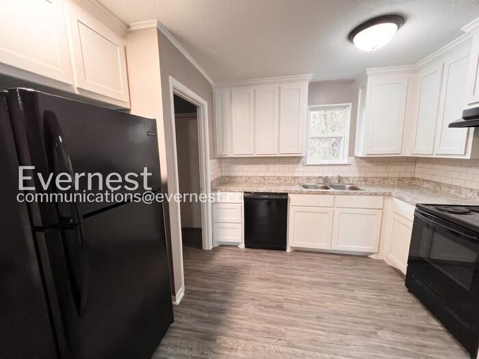 241 Pearl St - Photo 2 of 16