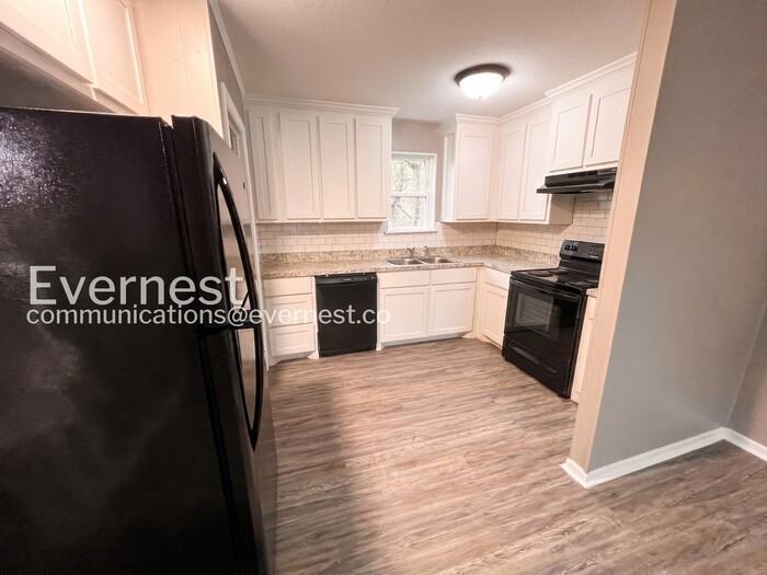 241 Pearl St - Photo 3 of 16