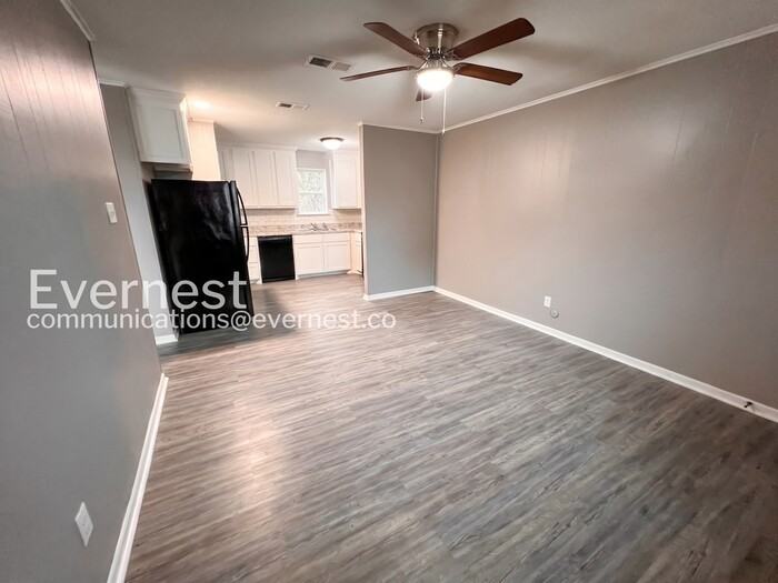 241 Pearl St - Photo 4 of 16