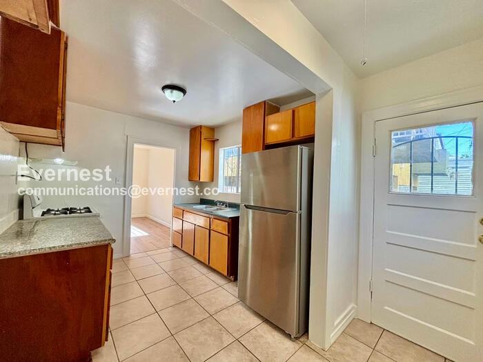 428 1/2 N Kingsley Dr - Photo 3 of 19