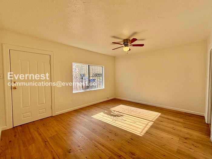 428 1/2 N Kingsley Dr - Photo 4 of 19