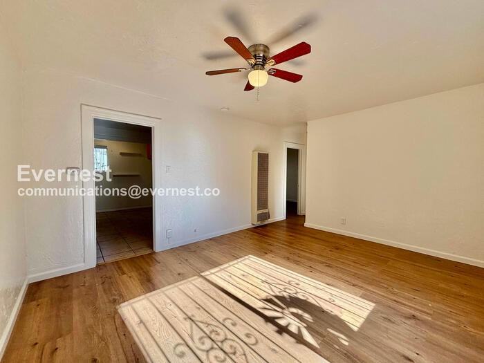 428 1/2 N Kingsley Dr - Photo 5 of 19