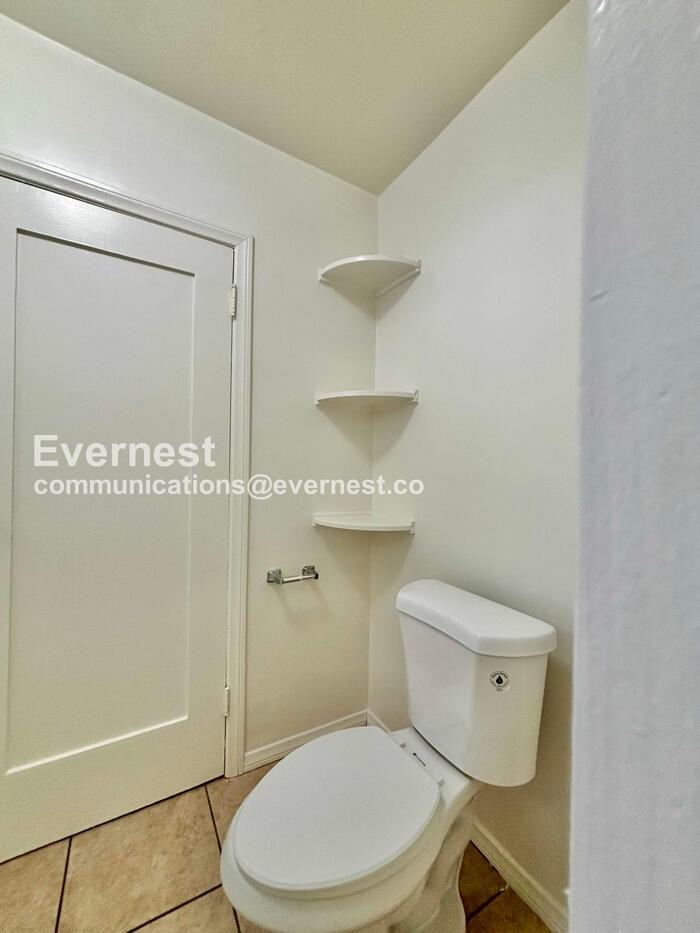 428 1/2 N Kingsley Dr - Photo 6 of 19