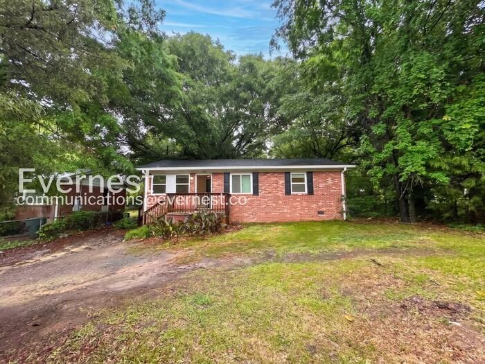 2746 Mary Ave - Photo 2 of 19