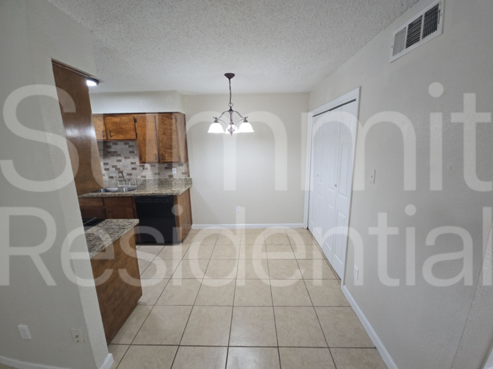900 E Leslie Cir #B - Photo 4 of 13
