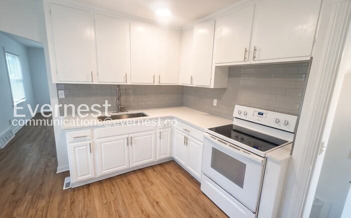 20600 Watson Rd - Photo 3 of 26